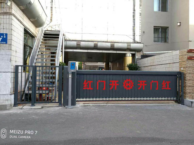 興安盟駐呼辦事處空降門，側(cè)小門